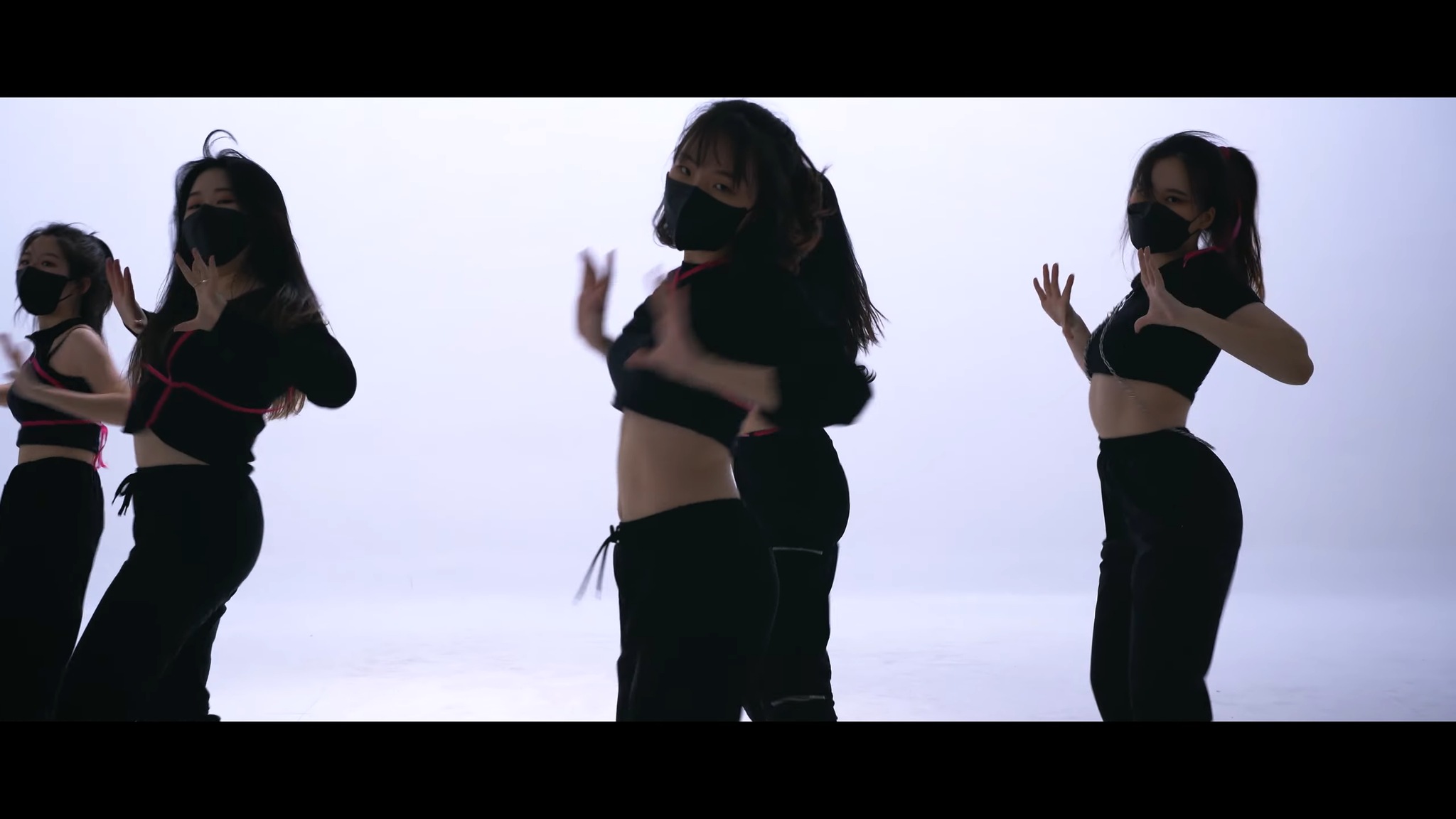 [Performance Video] KUURO-Take Me Down (feat.Bianca) | Alien Dance cover · 스틸 02