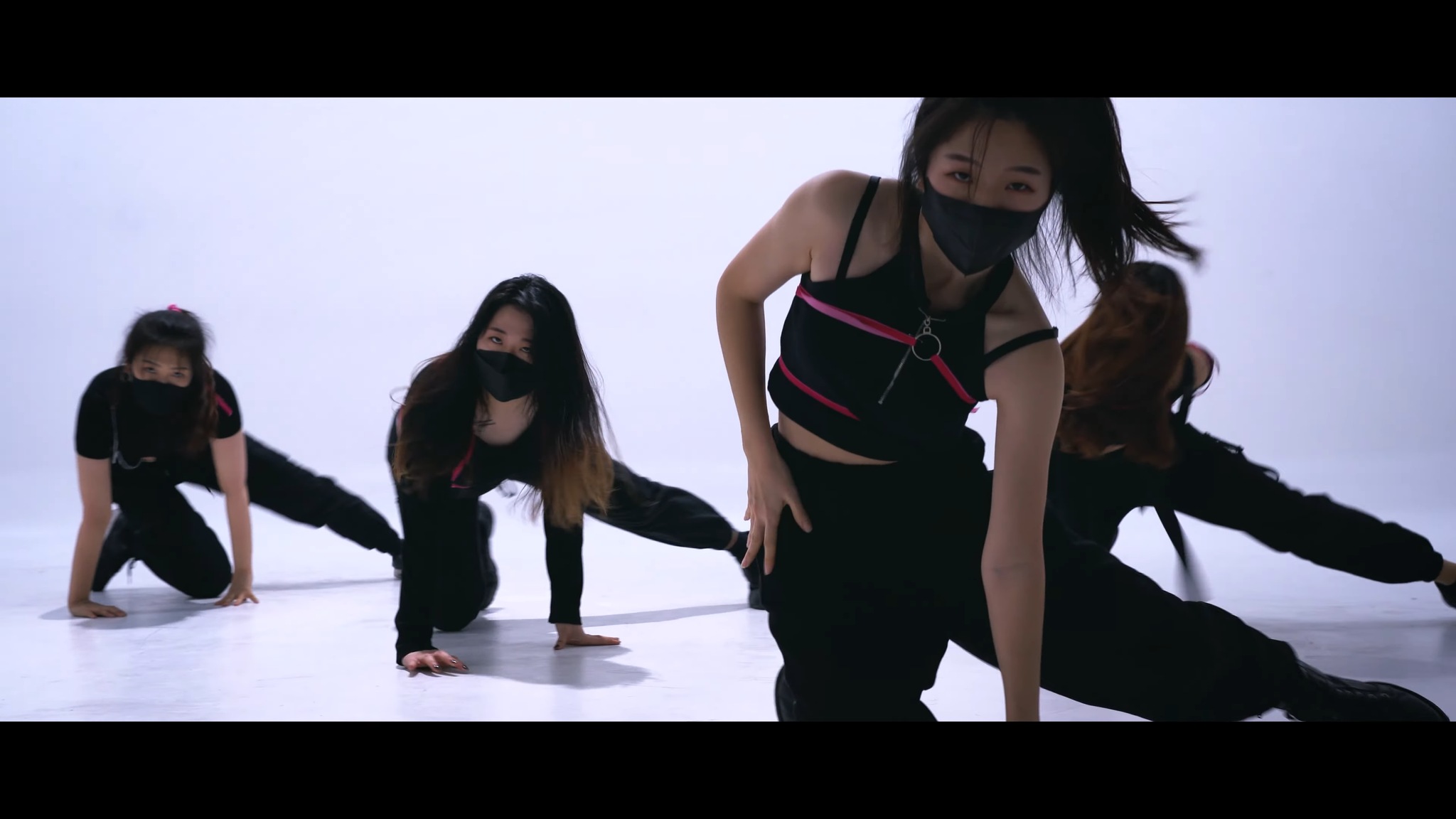 [Performance Video] KUURO-Take Me Down (feat.Bianca) | Alien Dance cover · 스틸 03