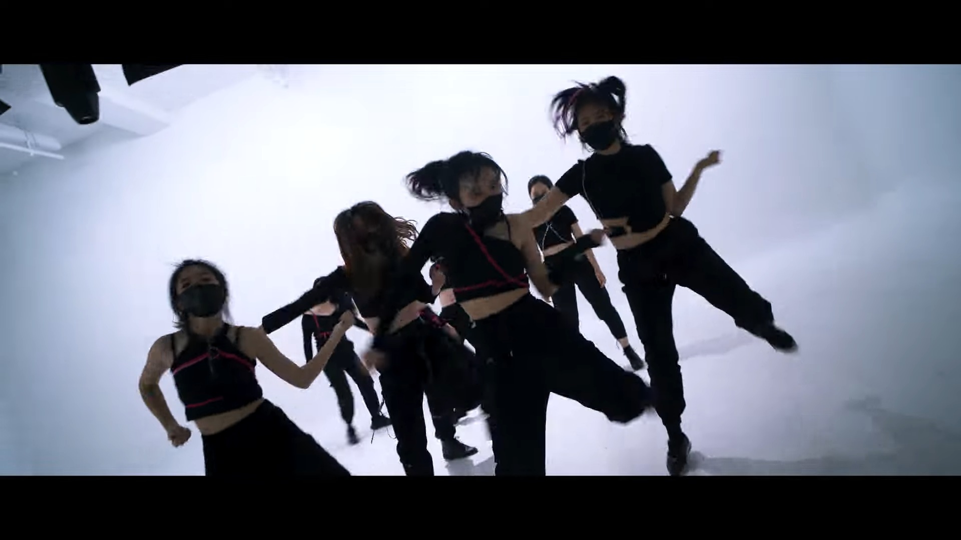 [Performance Video] KUURO-Take Me Down (feat.Bianca) | Alien Dance cover · 스틸 04
