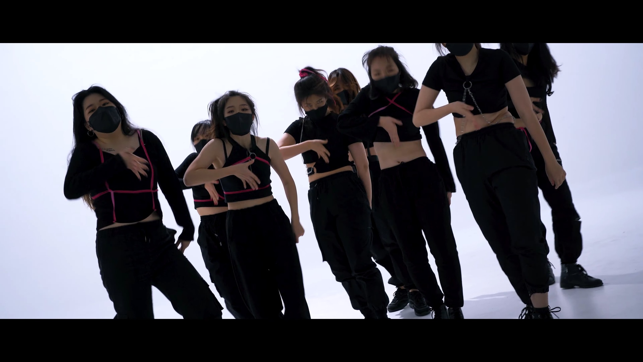 [Performance Video] KUURO-Take Me Down (feat.Bianca) | Alien Dance cover · 스틸 06